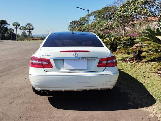MERCEDES-BENZ E 250 1.8 CGI COUPÉ 16V GASOLINA 2P AUTOMÁTICO